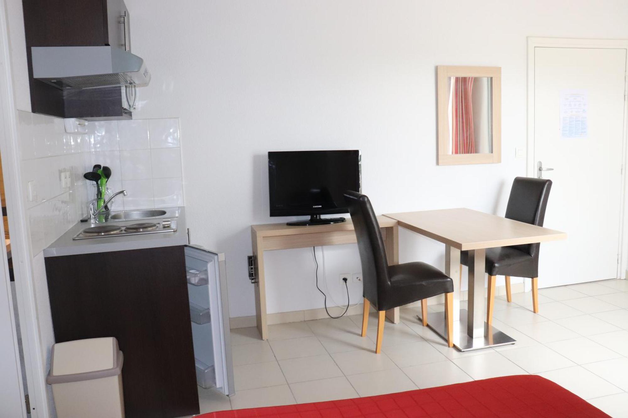 Residence De La Source By Euclenima Salies-de-Bearn Room photo